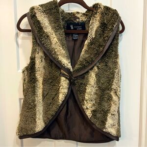 Sisters Outerwear Faux Fur Vest Women’s Size Medium Brown And Tan Toggle Closure